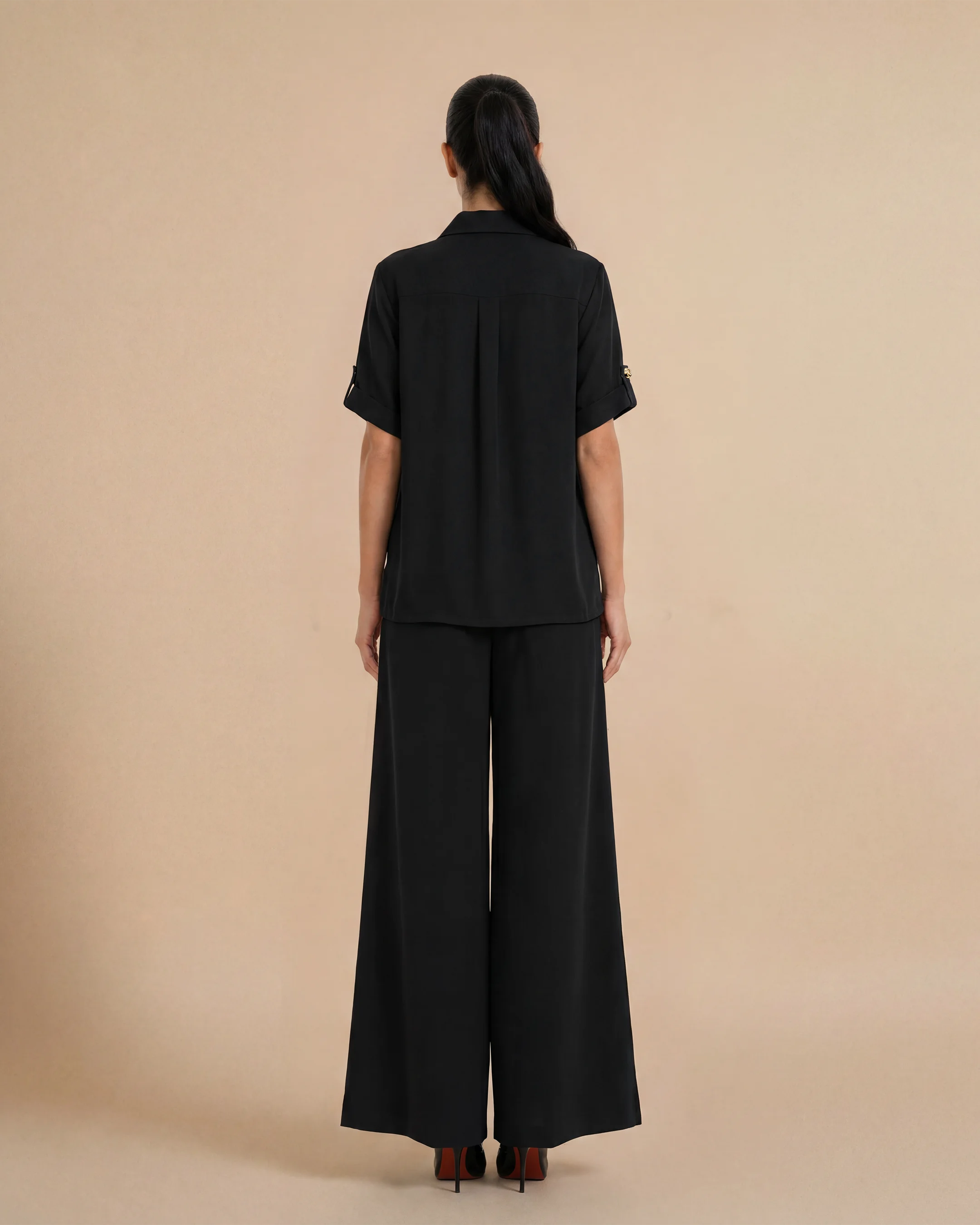 Hyde Park Set luxury set in Black, back view. Bint Saeed Abu Dhabi, UAE.