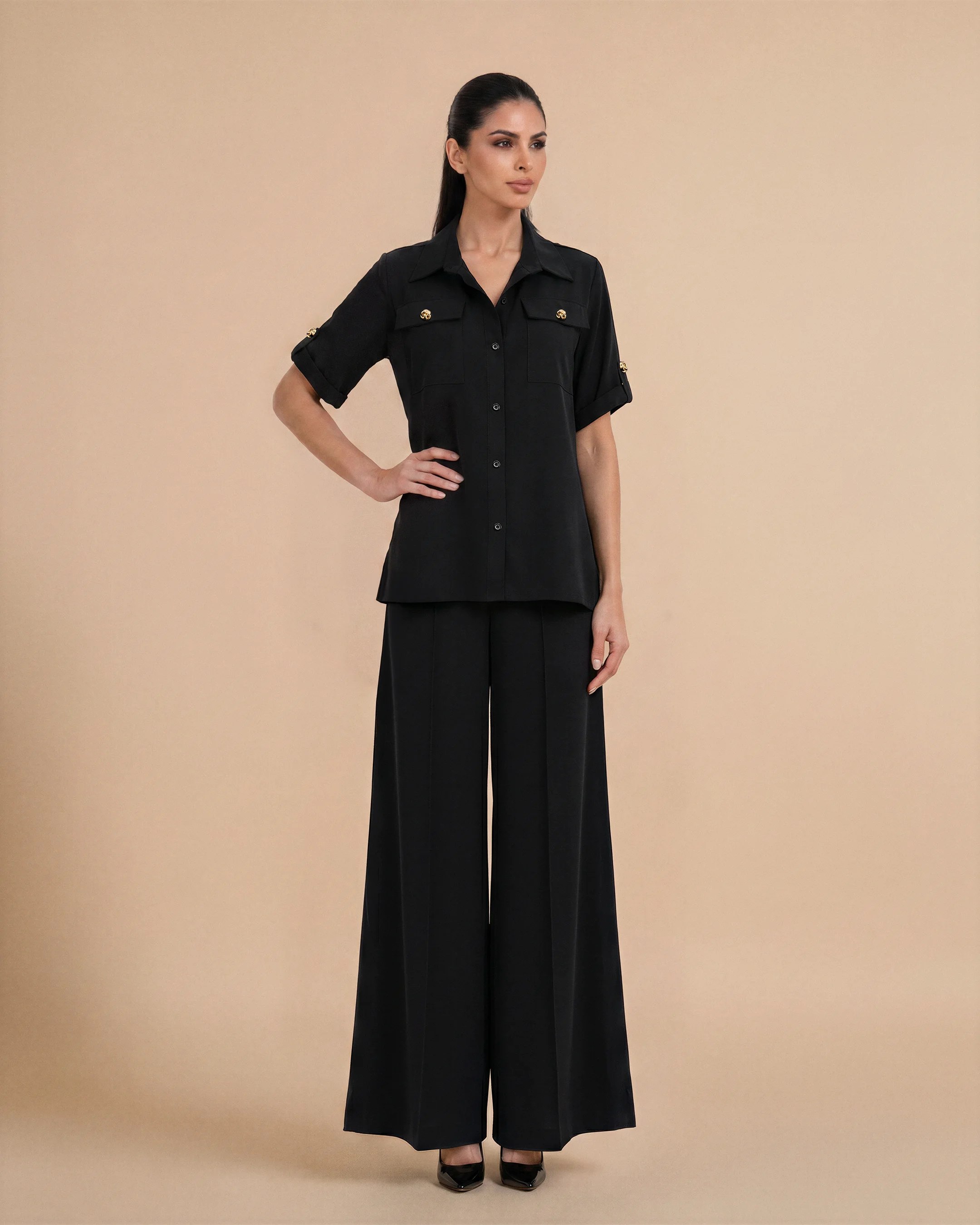 Hyde Park Set luxury set in Black, front view. Bint Saeed Abu Dhabi, UAE.