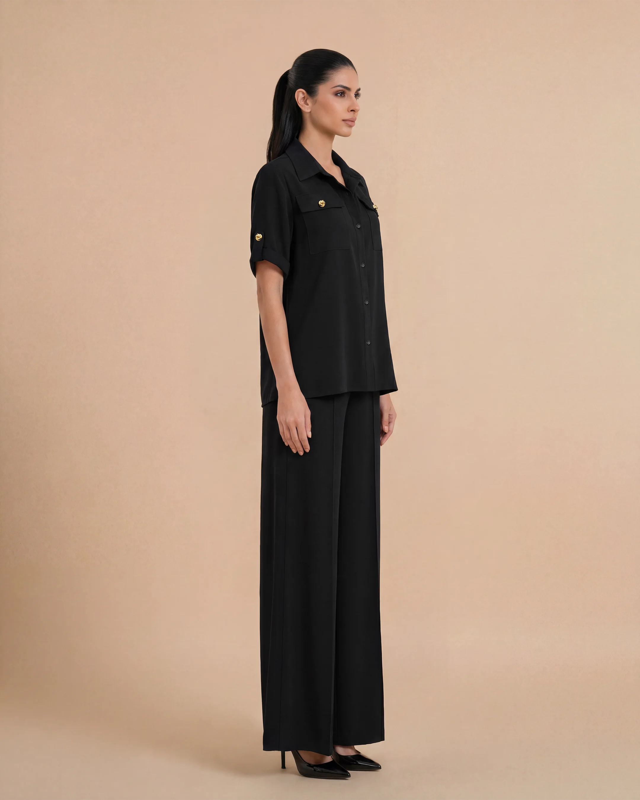 Hyde Park Set luxury set in Black, side view. Bint Saeed Abu Dhabi, UAE.