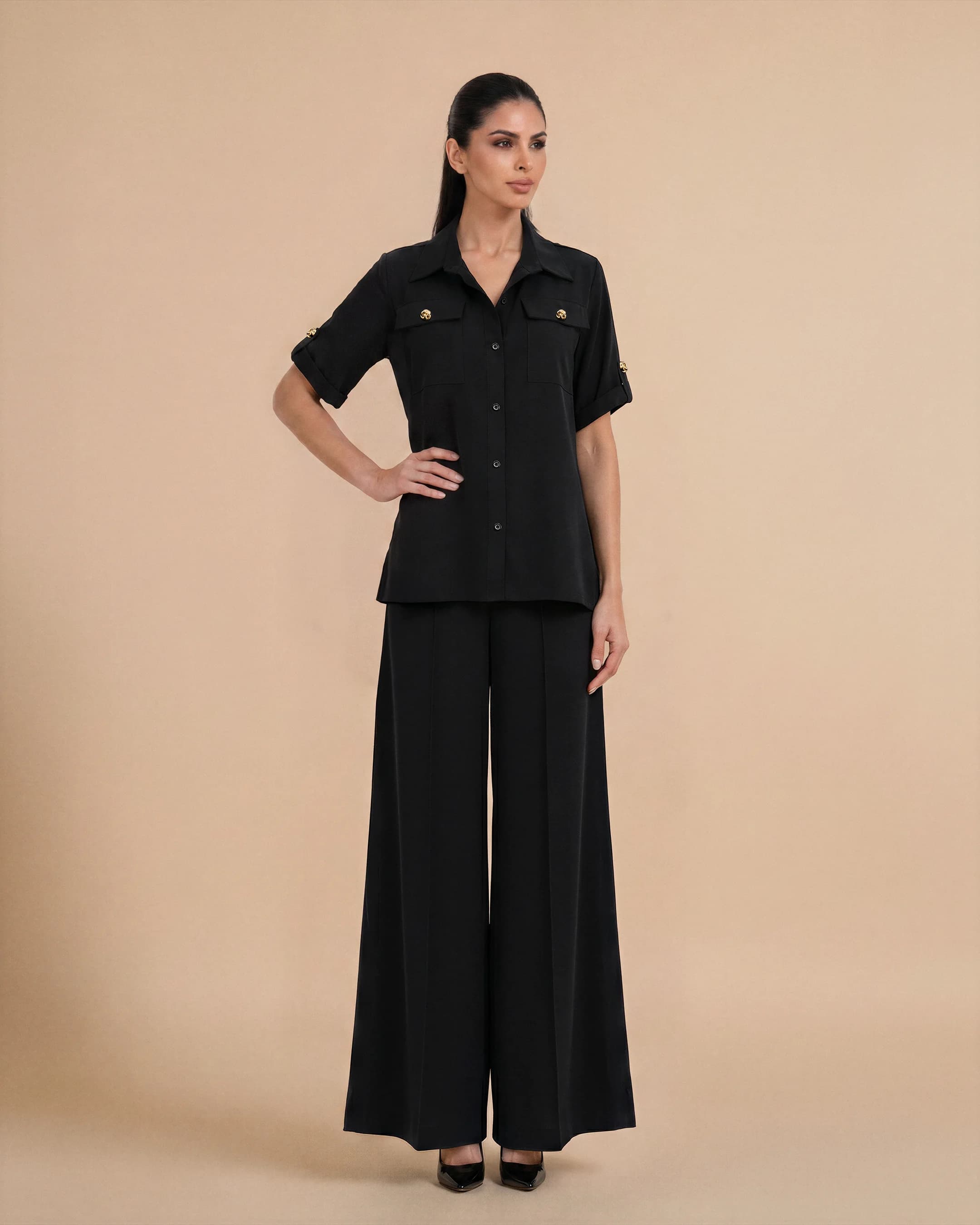 Hyde Park Set luxury set in Black, front view. Bint Saeed Abu Dhabi, UAE.