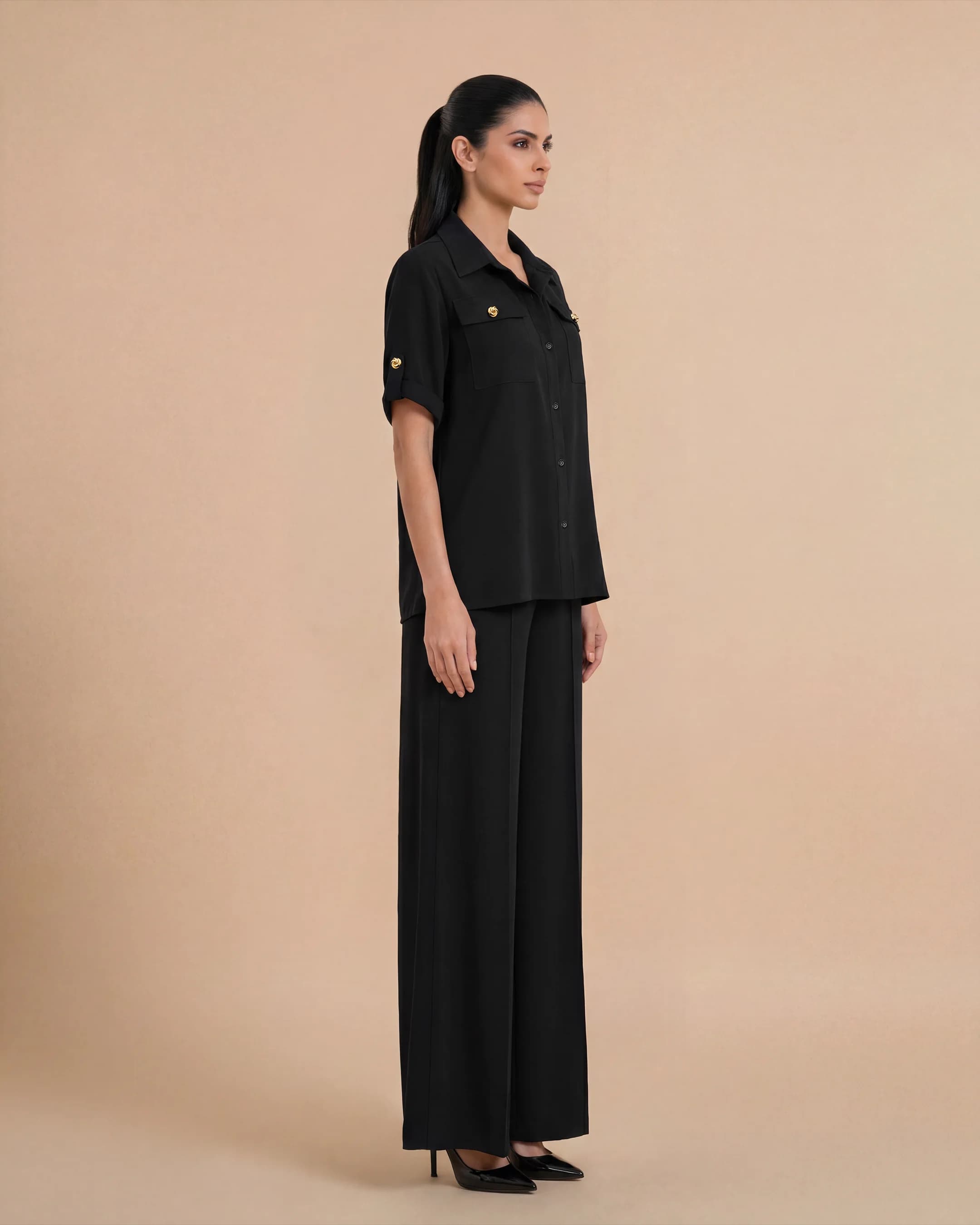 Hyde Park Set luxury set in Black, side view. Bint Saeed Abu Dhabi, UAE.