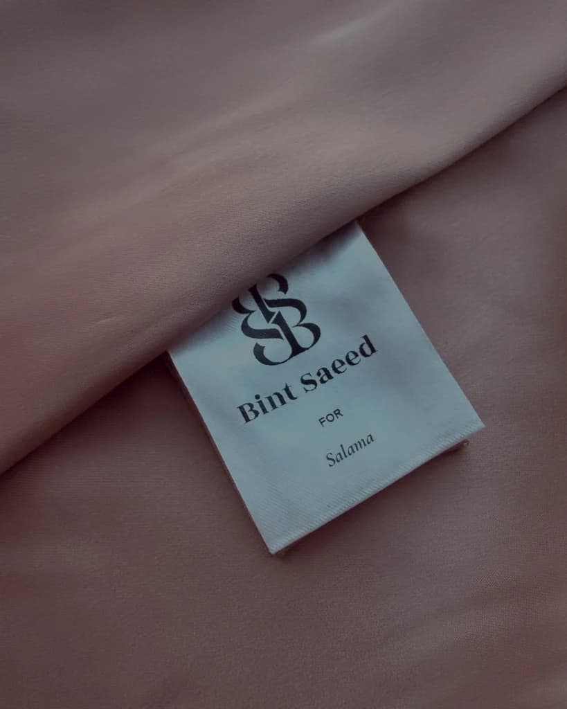 Bint Saeed personalised hidden inner label. Bint Saeed Abu Dhabi, Emiriah Arab Bersatu.